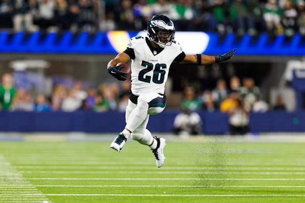 Historic Single-Game Performance and Dramatic Finish Highlight Week 12 Sunday in Washington