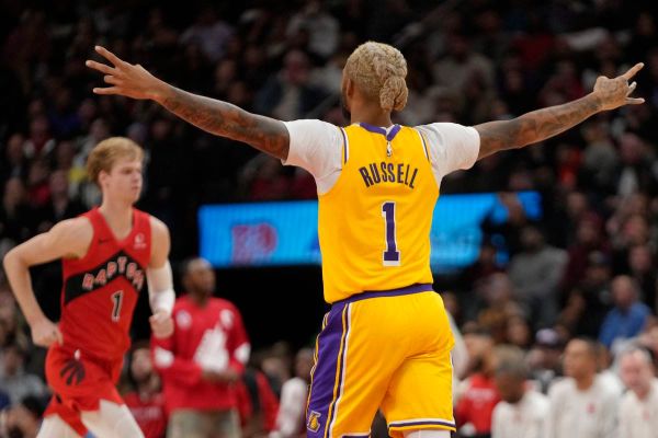 Anthony Davis Scores 38 in Lakers' 131-125 Victory Against Raptors for First Road Win