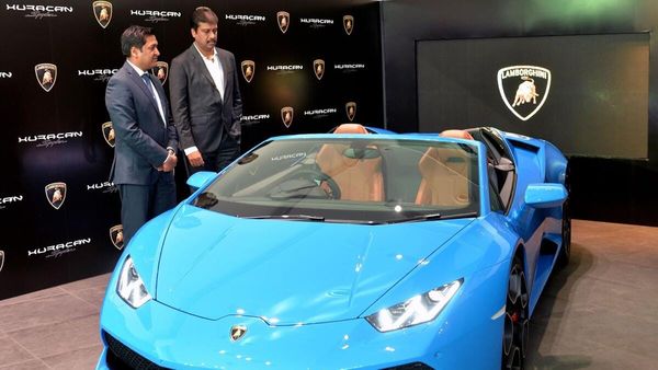 Lamborghini’s Strategic Approach to Electrification: First EV Delayed to 2029
