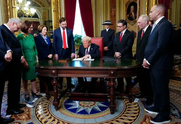Trump Plans to Enact 25% Tariffs on Mexico, Canada by Feb. 1