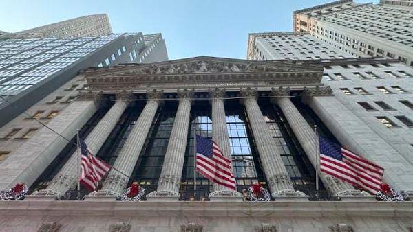 Wall Street Soars on Record Bank Profits and Cooling Inflation