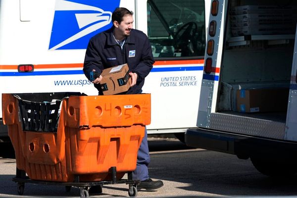 US Postal Service Suspends Incoming Packages from China, Hong Kong Amid Trump’s Trade Crackdown