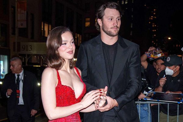 Hailee Steinfeld Reveals the Real Reason She’s Pausing Wedding Plans With Josh Allen