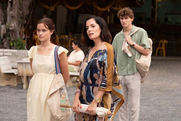 Sarah Catherine Hook Reacts to Shocking White Lotus Ending: “She Needs a Lorazepam