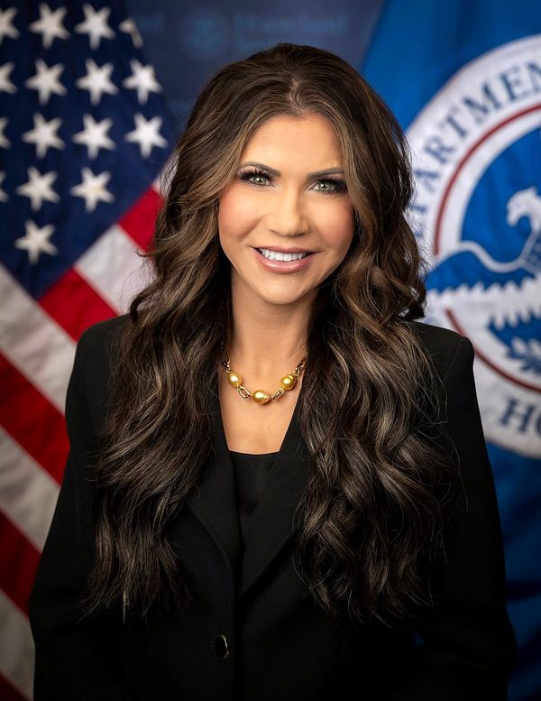 DHS Secretary Kristi Noem Hospitalized After Allergic Reaction – Now Recovering