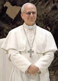 Pope Leo XIV's Early Papacy: A Return to Tradition