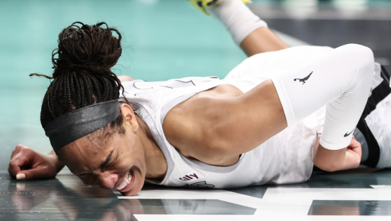 A’ja Wilson Leaves Game Early with Sprained Wrist; No Timeline to Return