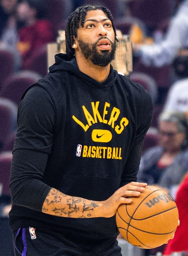 Anthony Davis Exits After Lower-Leg Soreness vs. Pacers