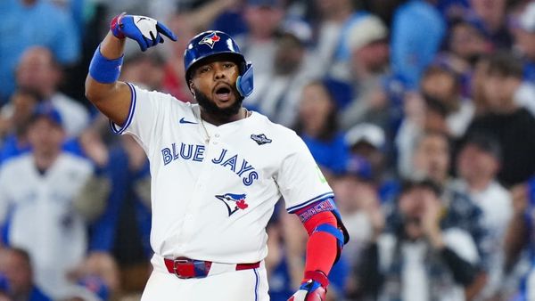 Blue Jays Deliver Statement Win: Barger’s First-Ever Pinch-Hit Grand Slam Seals Game 1