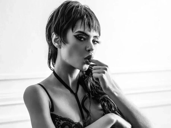 Mastering Lip Expressions in Erotic Photography