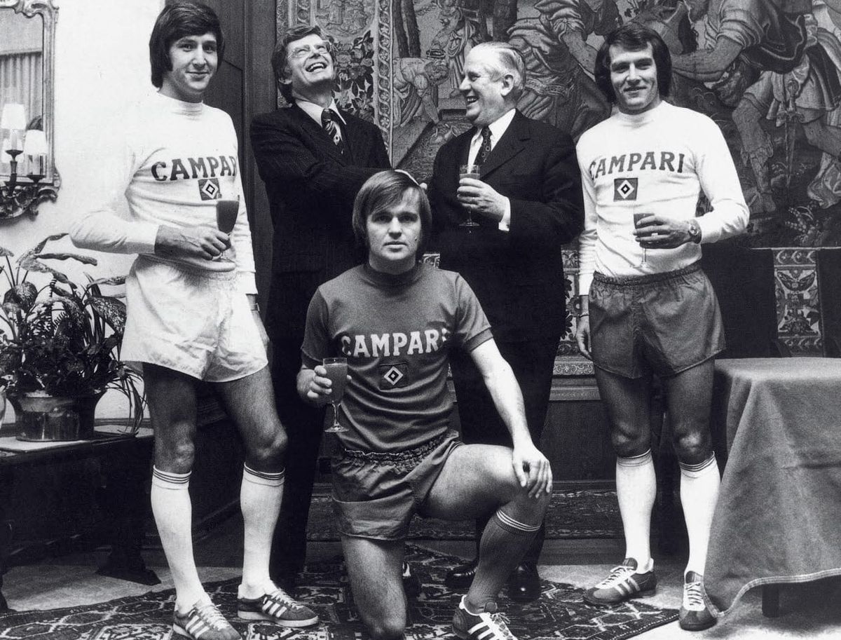 Als der HSV mit Campari den Aufstieg der Trikotwerbung einleitete