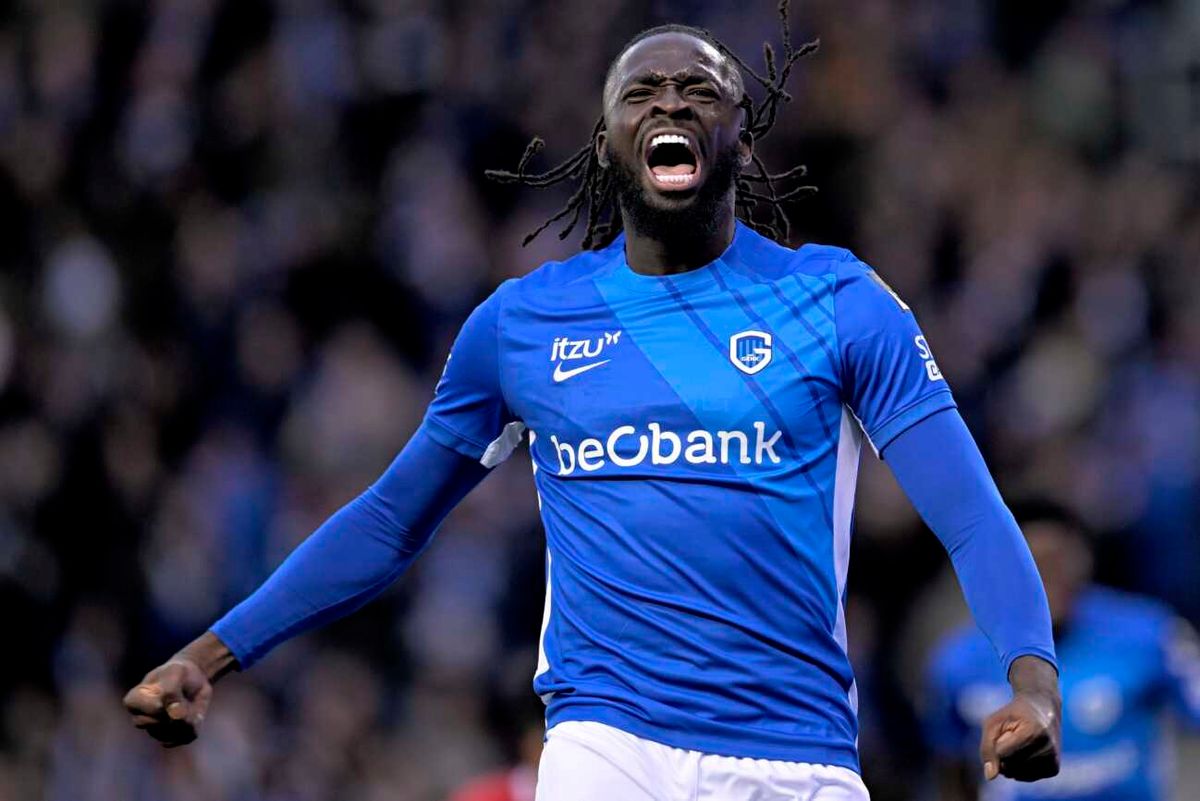 Tolu Arokodare bei Manchester United im Gespräch