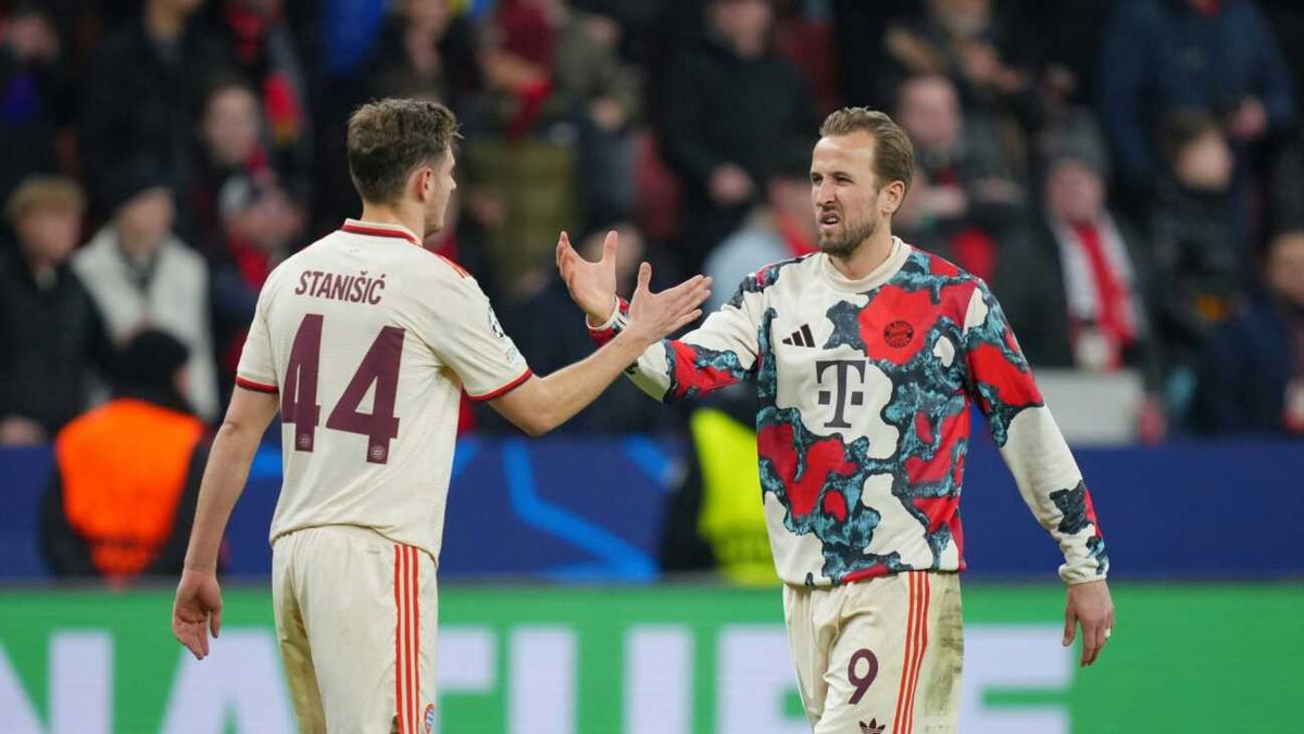 Bayern in Augsburg mit Stanisic und Palhinha