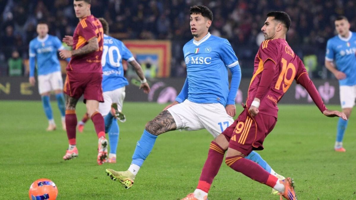 Serie A: Neapel gewinnt in Rom und bleibt ganz oben dran