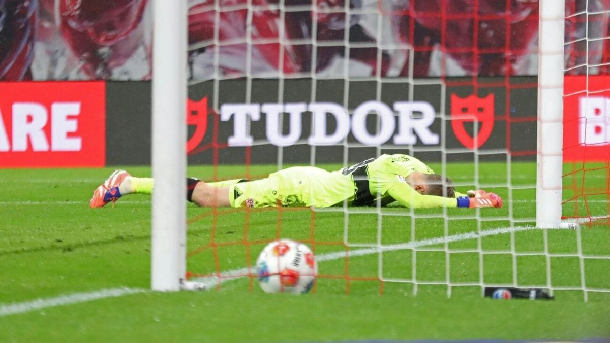Torwartdebatte beim FC Bayern: Nübel oder Urbig?
