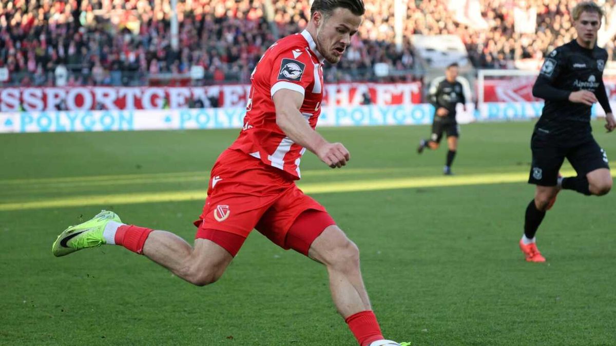 Cottbus verteidigt Tabellenführung - Dresden erster Verfolger