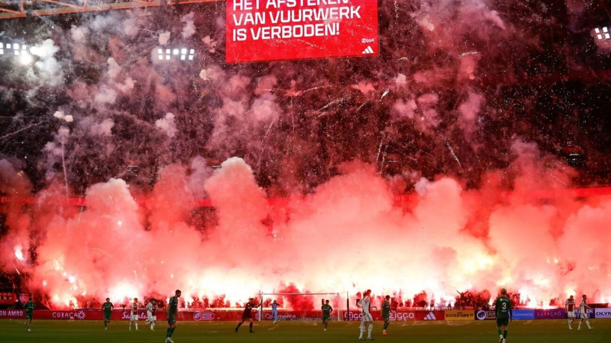 Zu viel Pyrotechnik: Amsterdam gegen Groningen abgebrochen