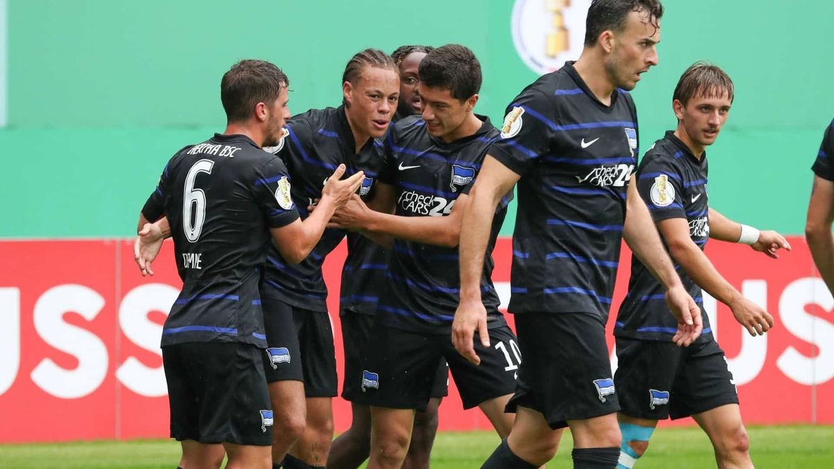 Gersbeck-Patzer ohne Folgen: Hertha siegt deutlich in Rostock