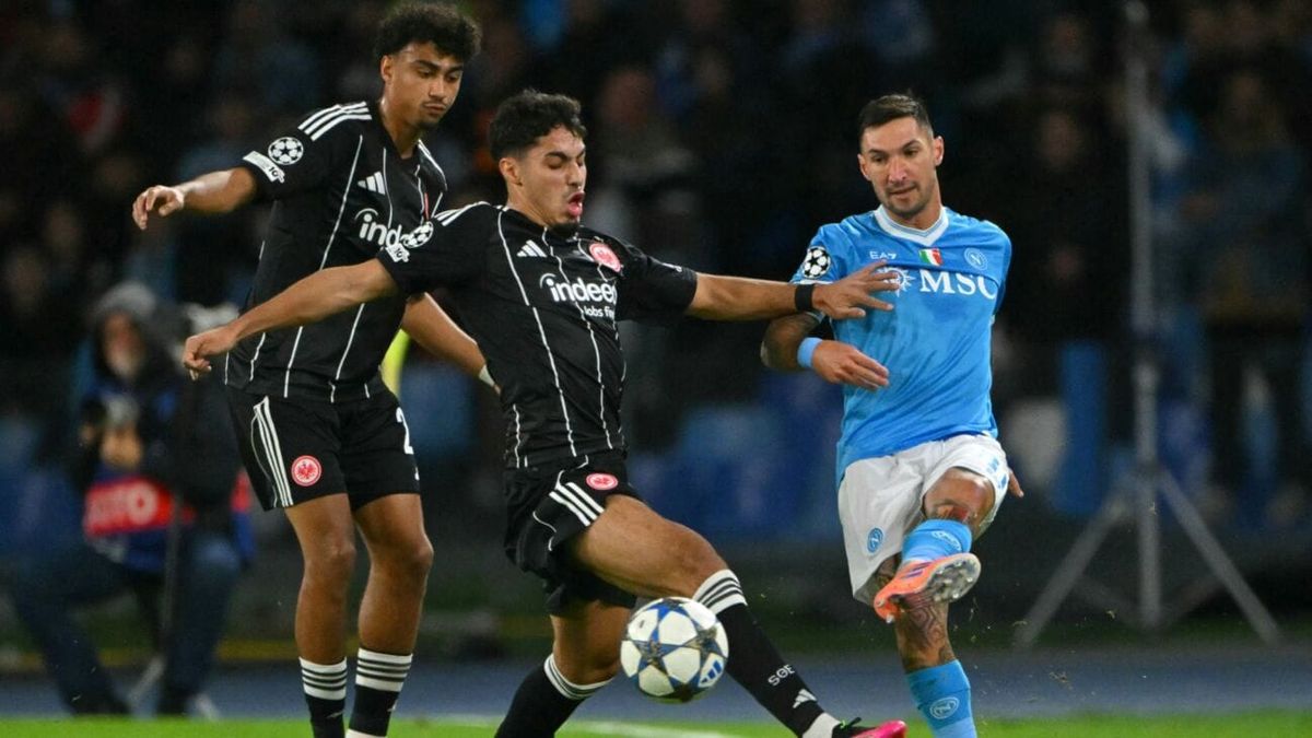 Ohne eigene Fans: Frankfurt erkämpft Punkt in Neapel