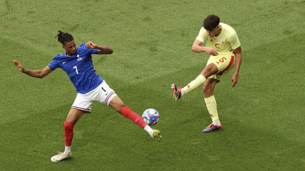 Goldtraum geplatzt: Olise kommt mit Silber zum FC Bayern