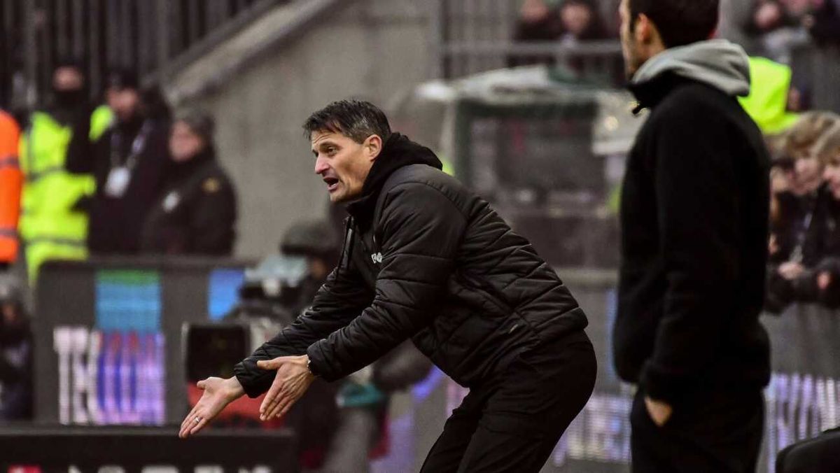 Blessin ärgert sich über Gelbsperre - Sorge um Sands