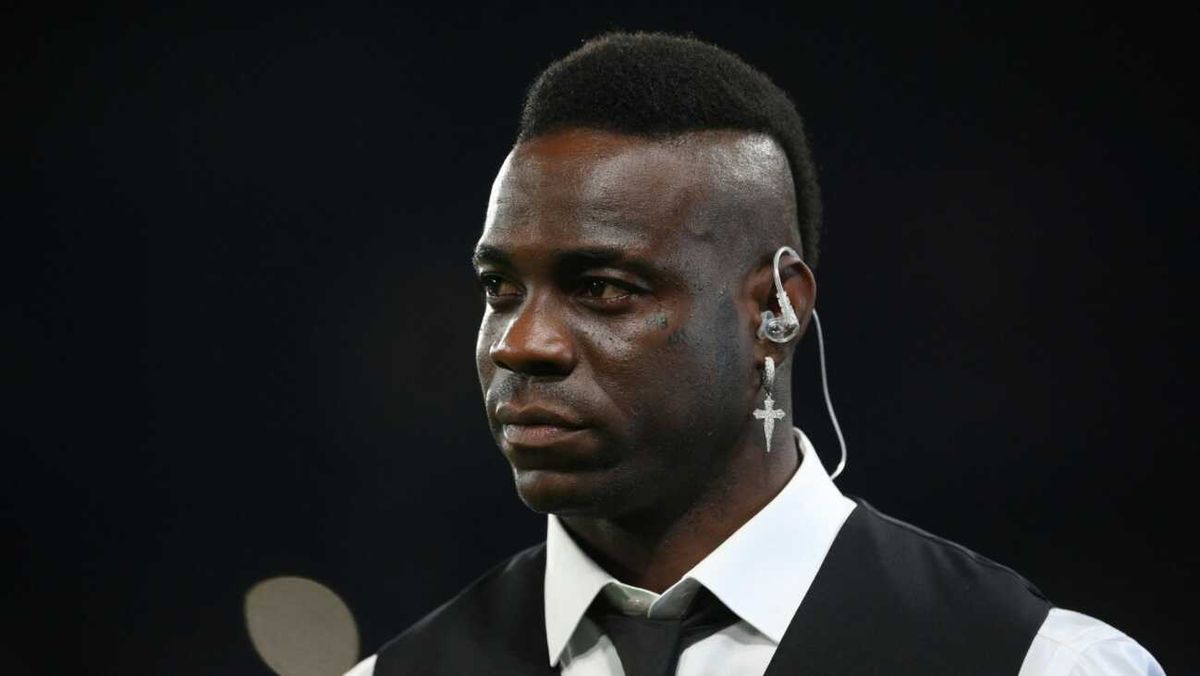 Balotelli in Genua vor dem Absprung