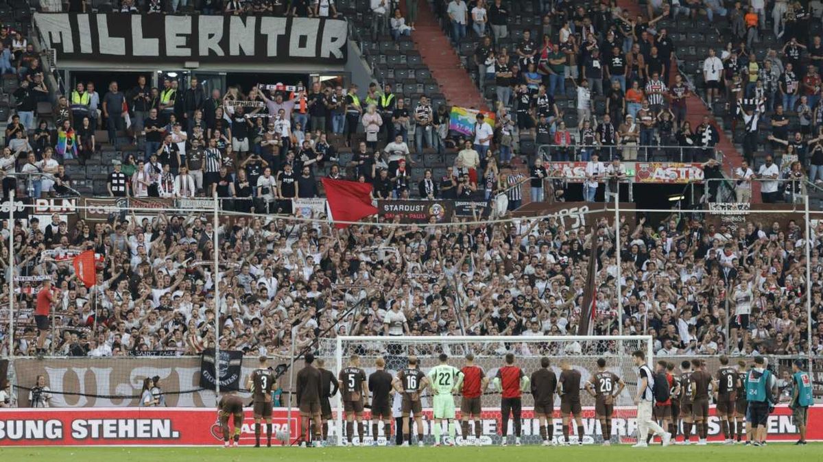 Medien: St.-Pauli-Fans sorgen für Polizeieinsatz an AfD-Stand