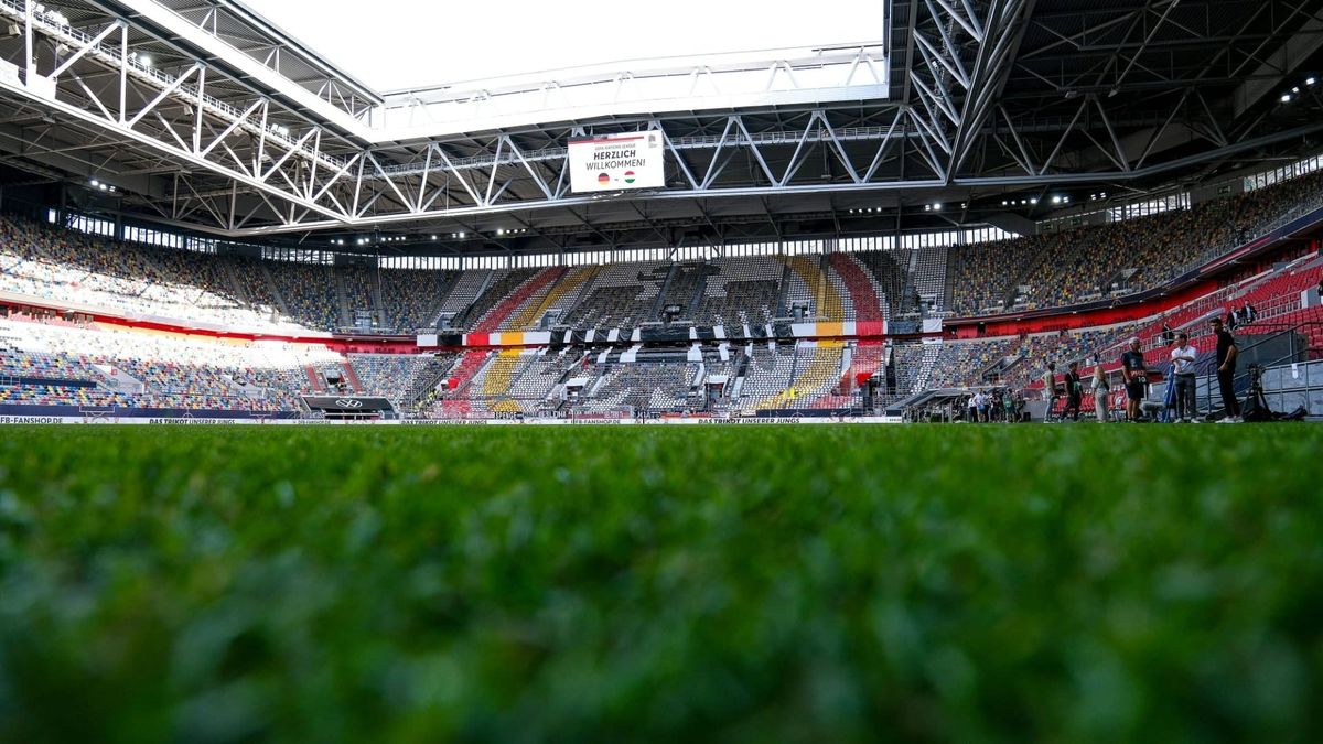 DFB-Frauen in Düsseldorf gegen Frankreich