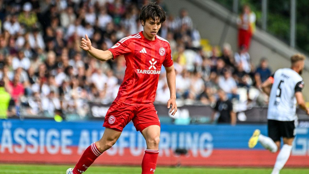 Düsseldorf: Tanaka wechselt zu Leeds United