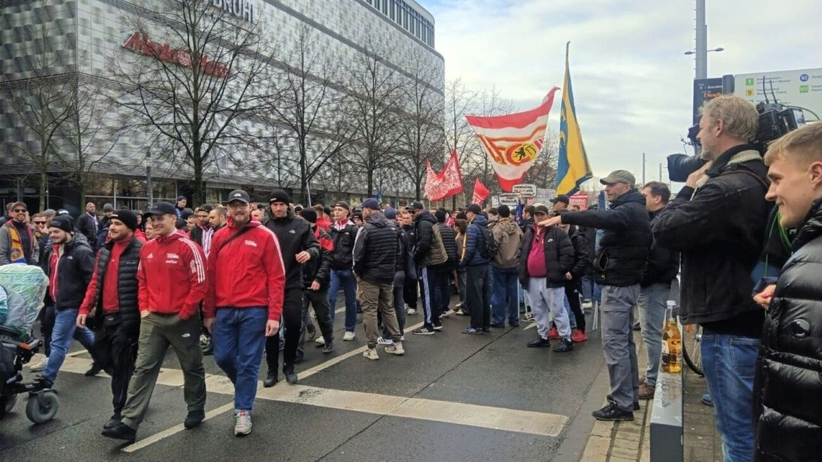 Fan-Protest: Mehrere Tausend auf Demo in Leipzig