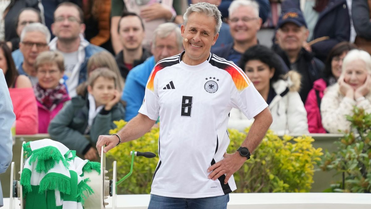 Torwartfrage: Littbarski würde "alles Erdenkliche reinpacken"