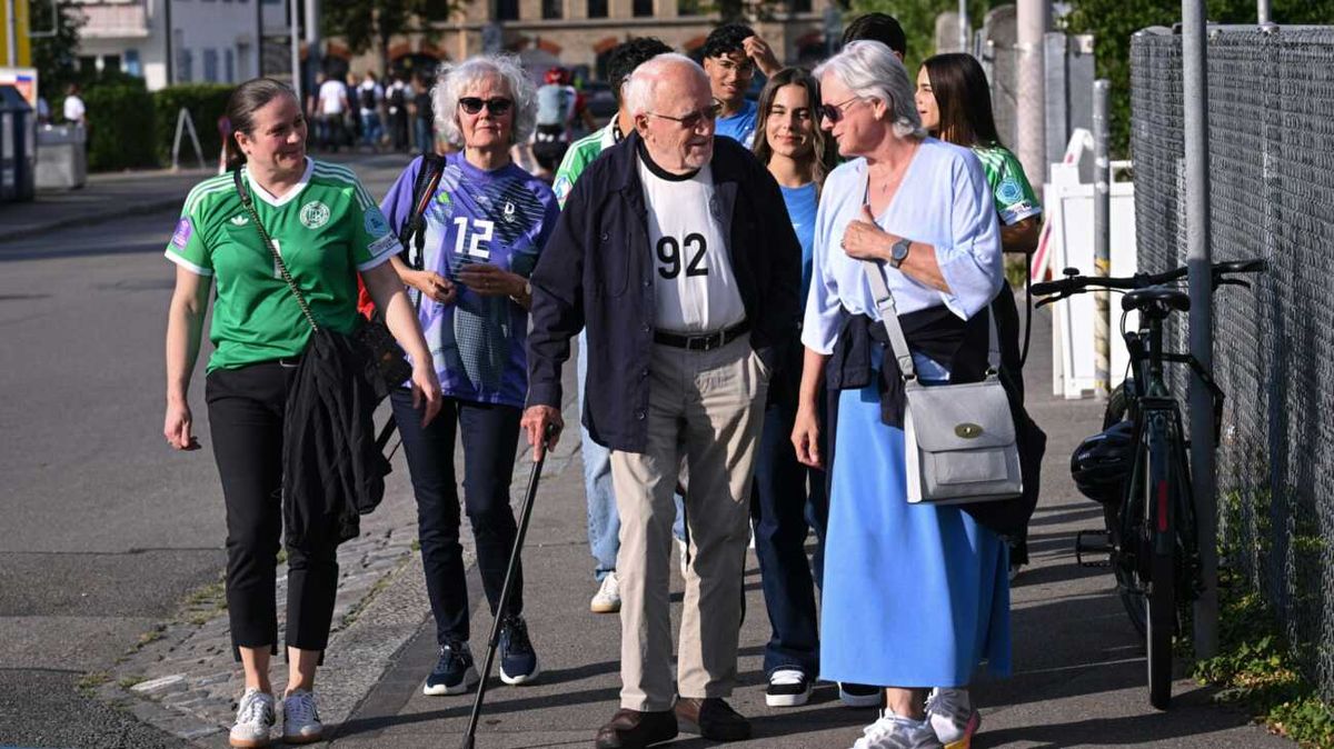 Schon im Halbfinale: Bergers Opa drückt Daumen auf der Tribüne
