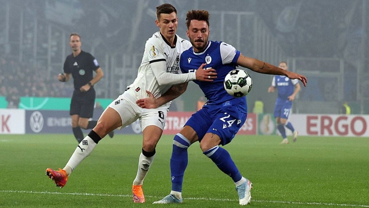 Gladbach sendet Lebenszeichen: Mühevoller Sieg gegen den KSC