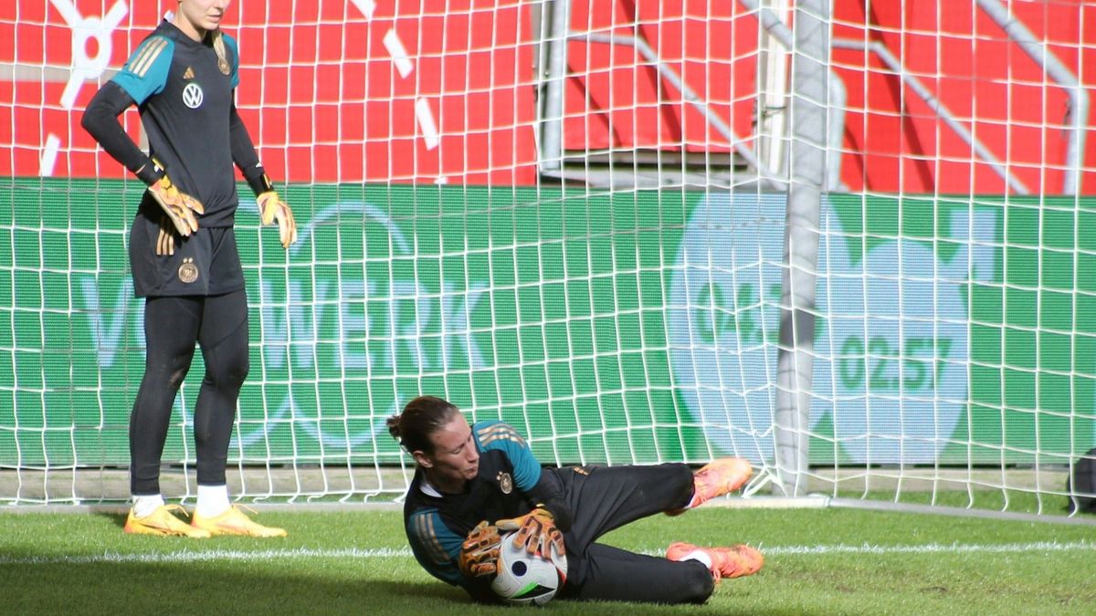 Wück lässt Torwartfrage offen: "Zwei Nummer Einsen"