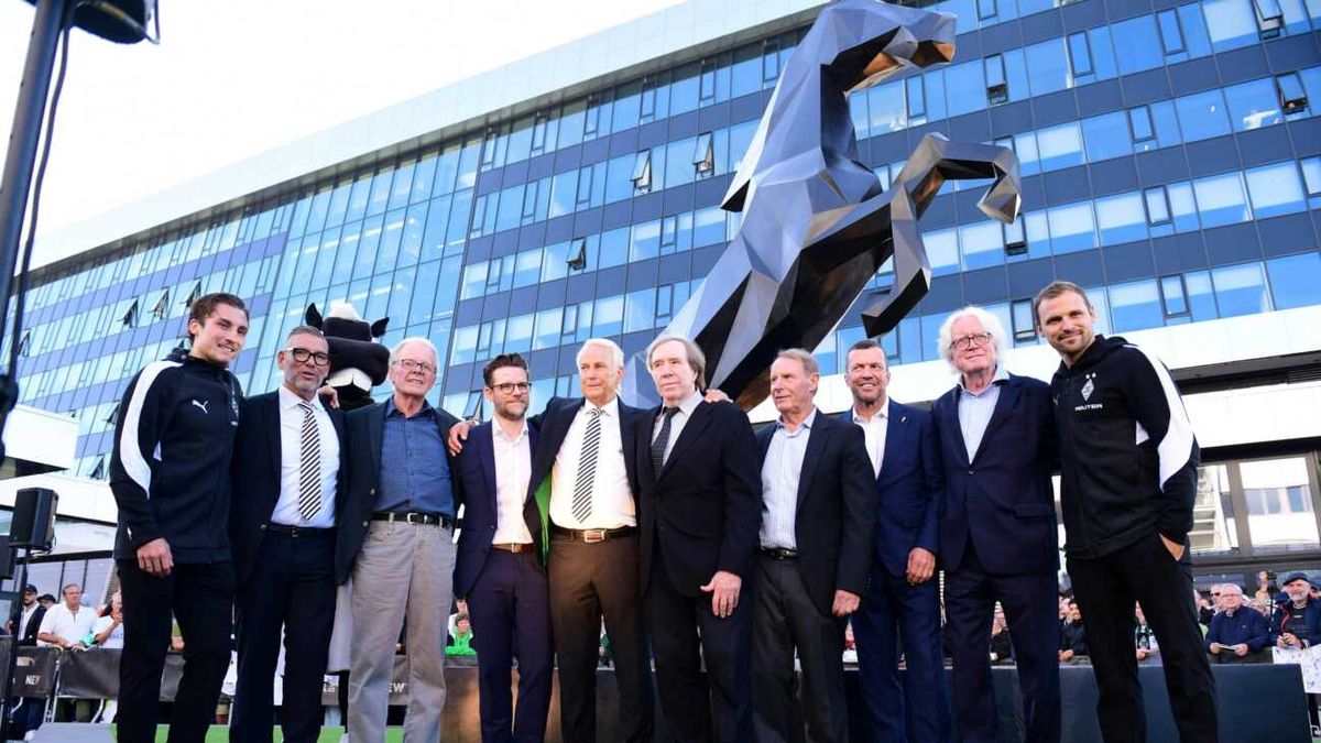 Gladbach feiert mit viel Prominenz - Fohlen-Statue enthüllt