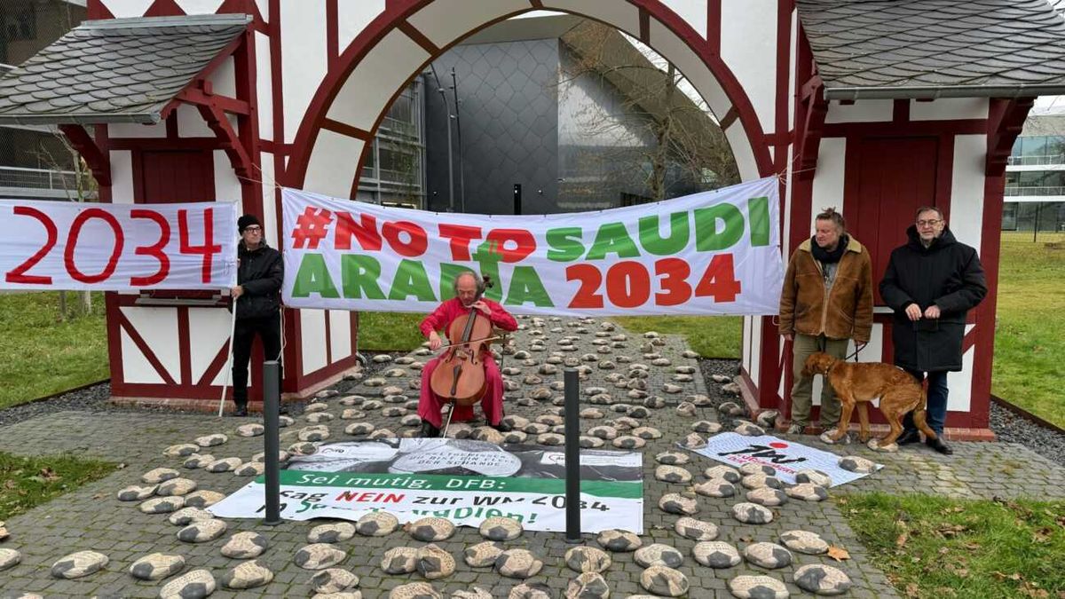 WM-Vergabe: Protest vor DFB-Zentrale