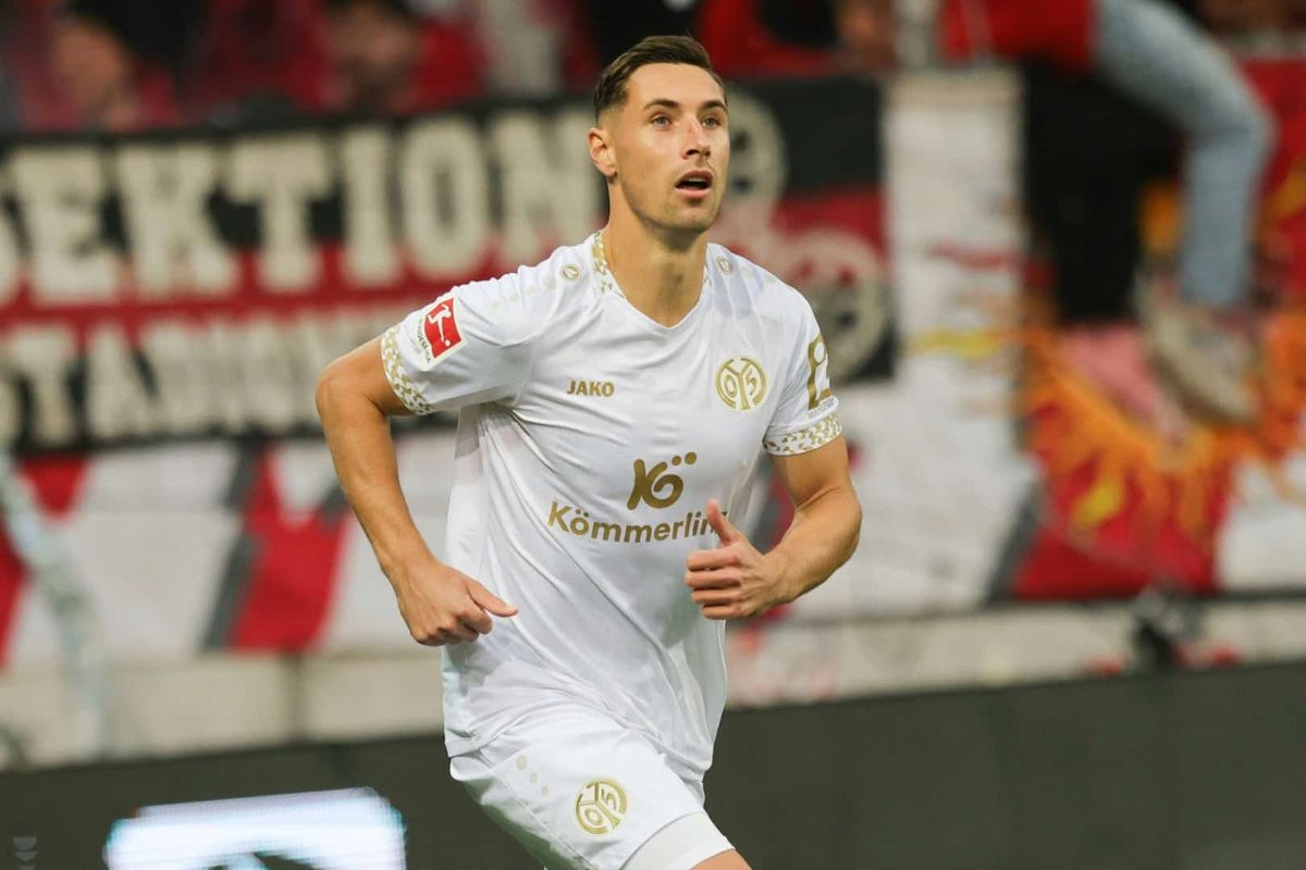 An der Autobahn: Mainz-Profi Kohr rettet Frau das Leben