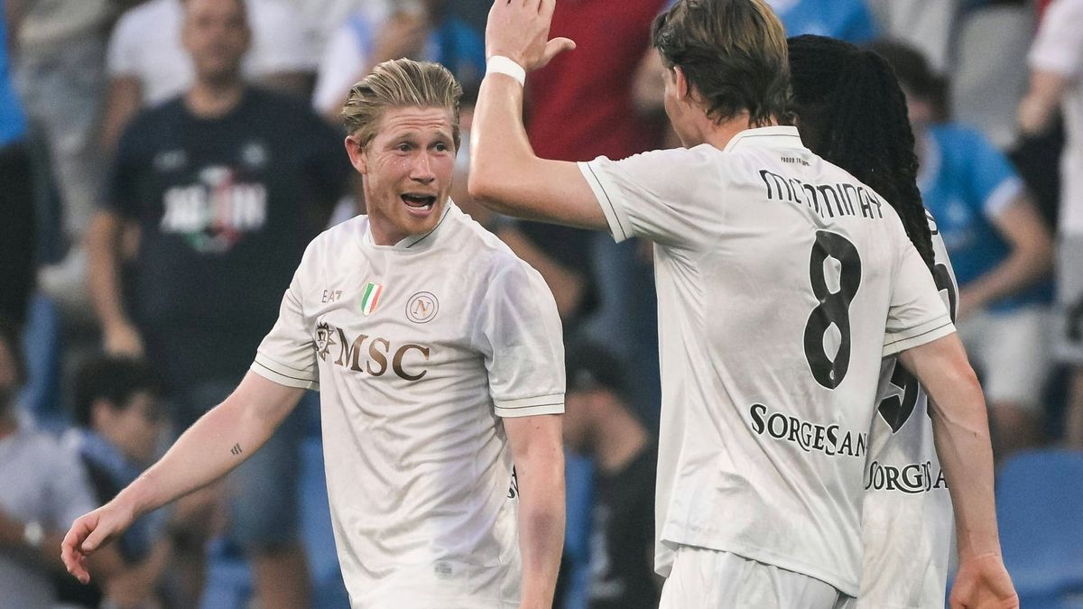 De Bruyne schießt Neapel zum Auftaktsieg