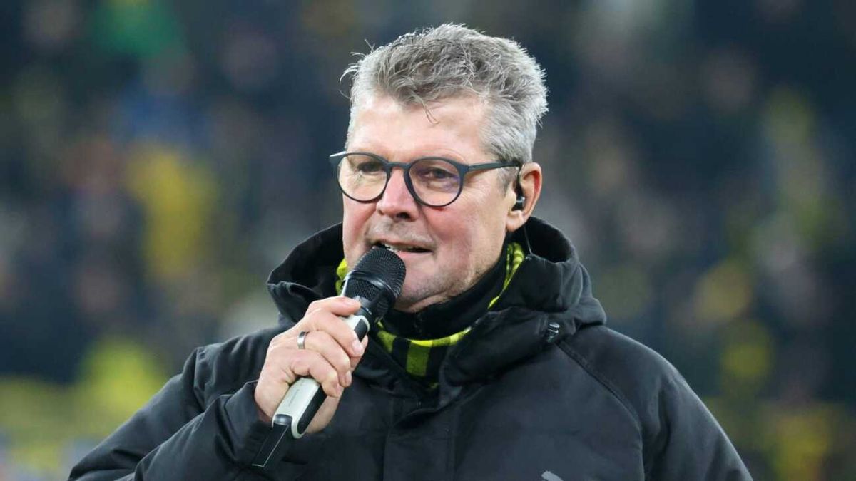 Titel: Am Stadionmikrofon: Dickel weint um de Beer