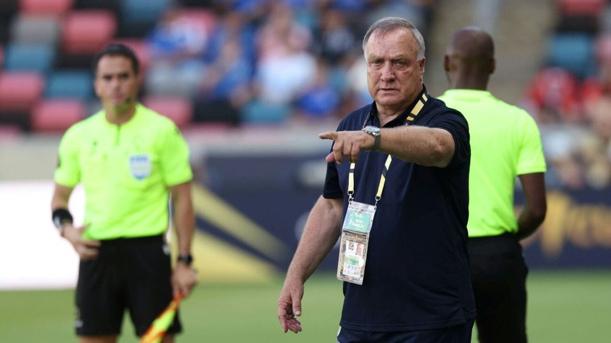 Fußballzwerg Curacao mit Advocaat auf WM-Kurs