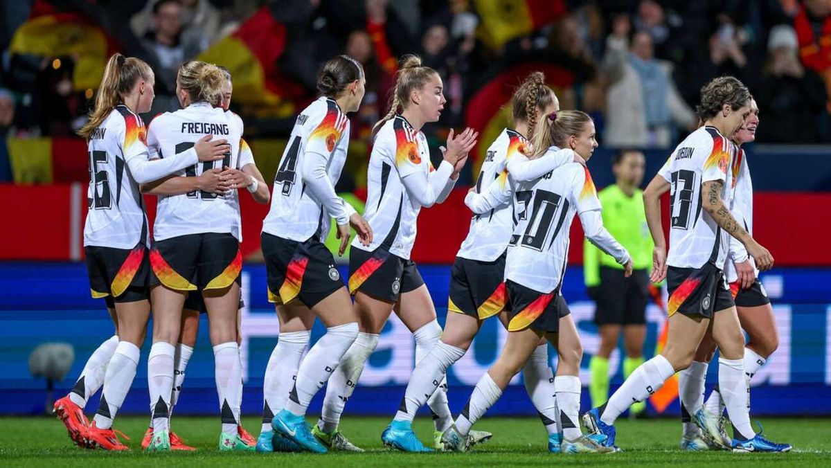 DFB-Frauen spielen in Breda gegen die Niederlande