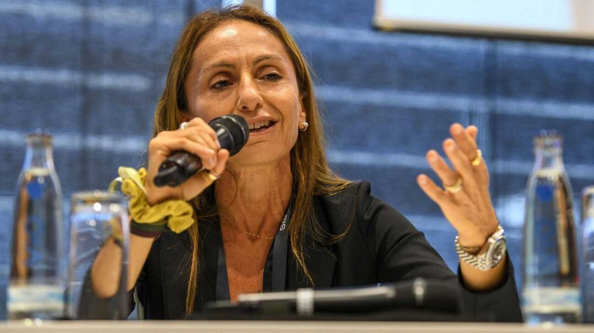 DAZN-Chefin Mascia plädiert für Mikrofone an Spielerbänken