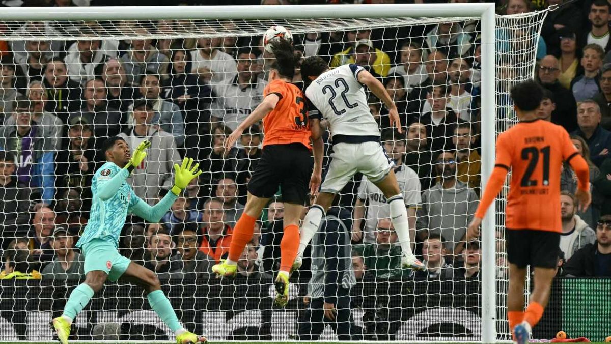 Remis in London: Frankfurt wahrt Chance aufs Halbfinale