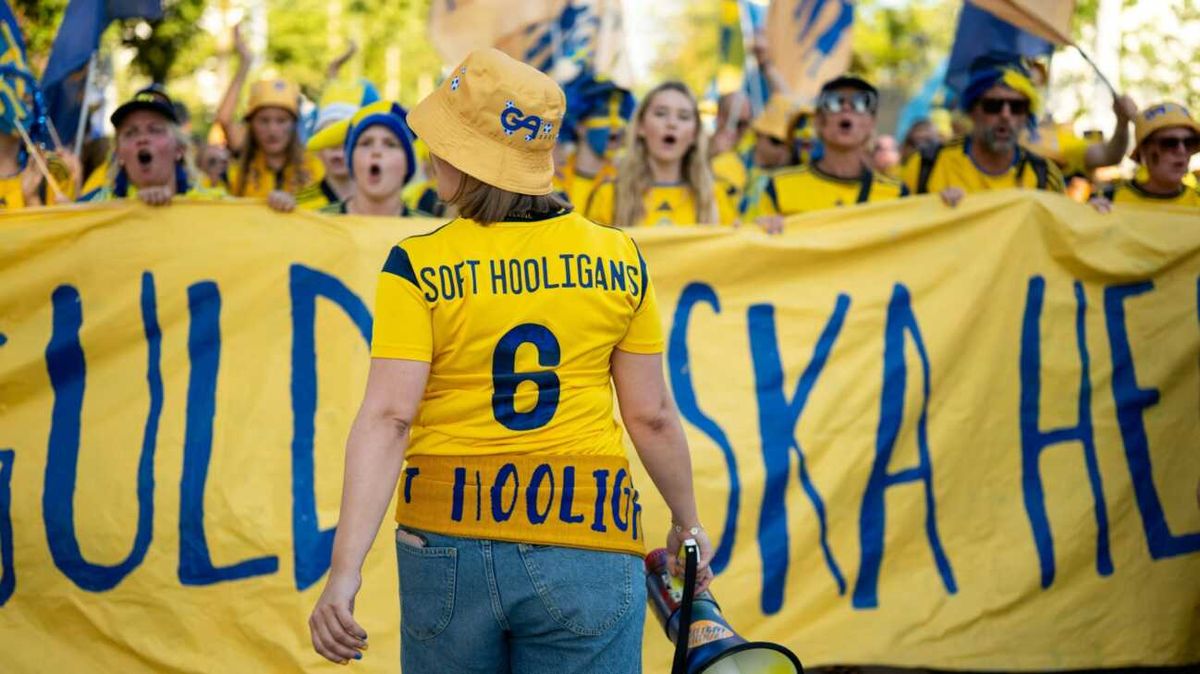 Schwedische Soft Hooligans unterstützen Frauenfußball friedlich