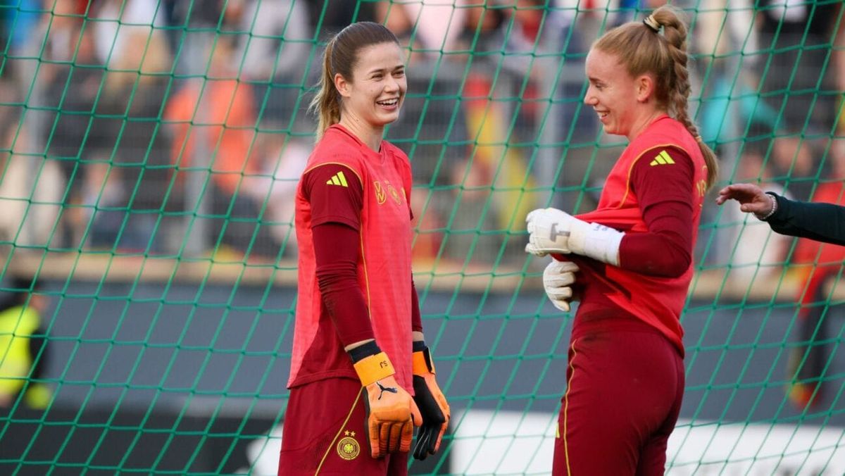 DFB-Frauen mit Johannes im Tor gegen Frankreich