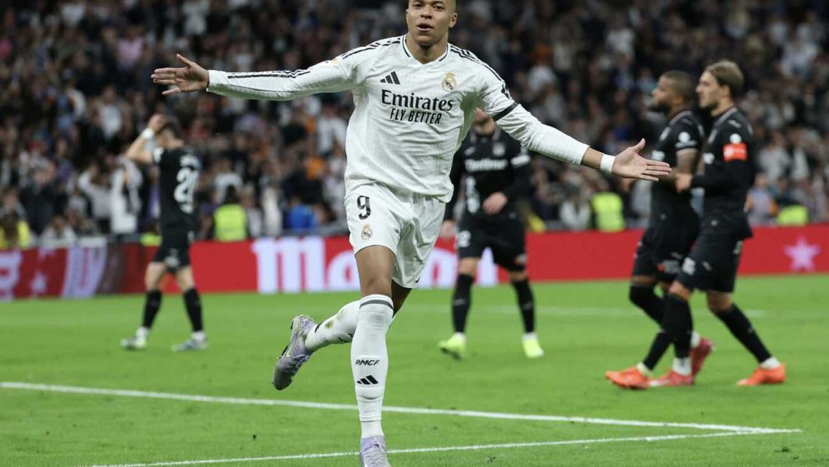 Mbappé-Doppelpack: Real zieht mit Barcelona gleich