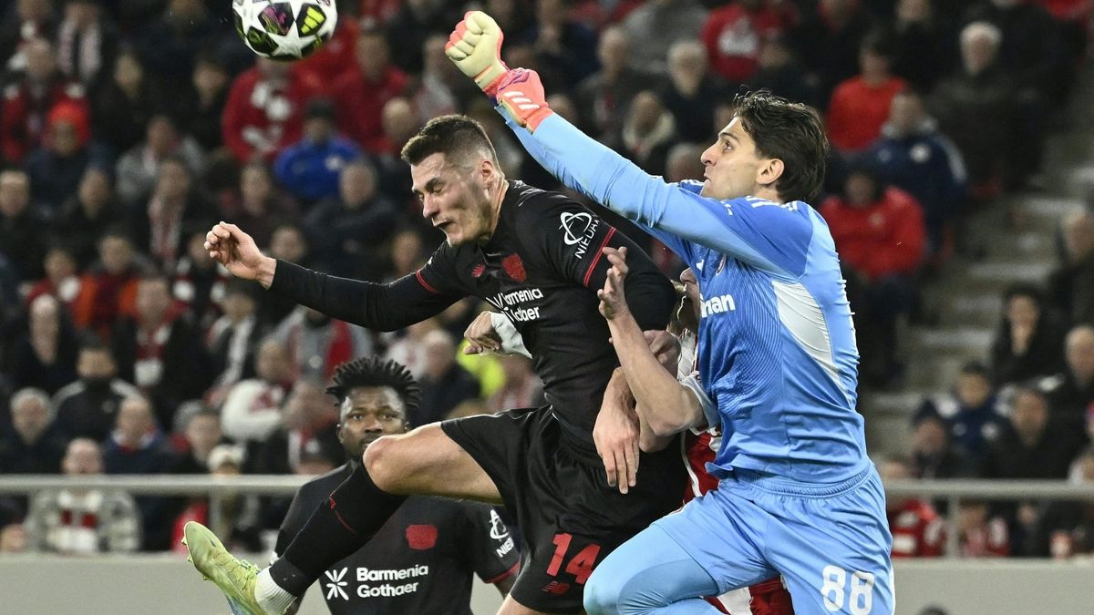 Dank Doppelpacker Schick: Leverkusen auf Achtelfinalkurs