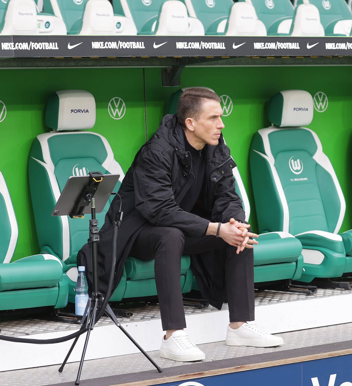 VfL Wolfsburgs Trainer redet von Familienleid – statt von Lösungen im Abstiegskampf