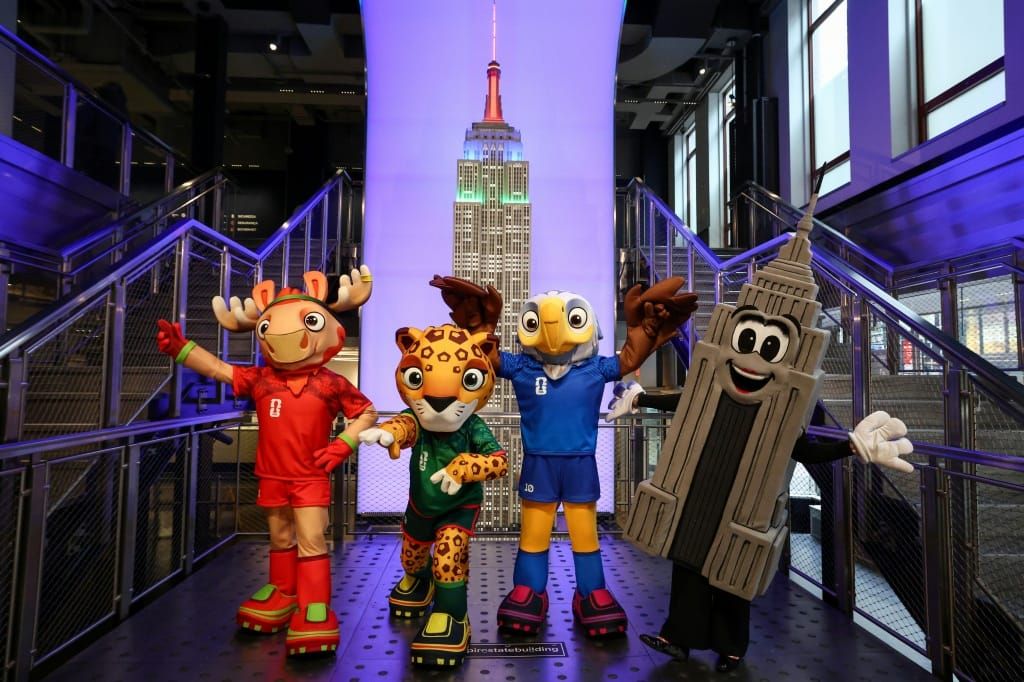 Empire State Building in Farben der WM-Gastgeber angestrahlt