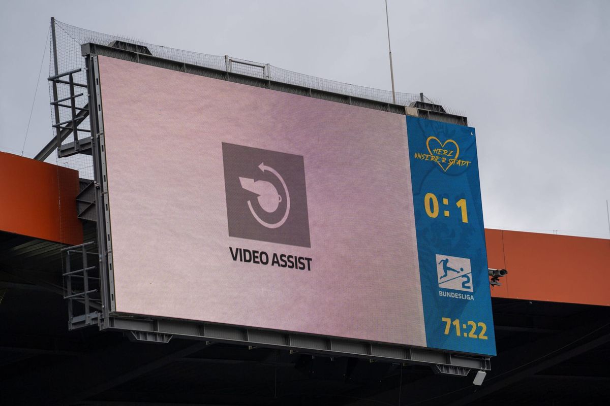 Englands zweite Liga lehnt VAR ab und stellt Deutschland eine unangenehme Frage